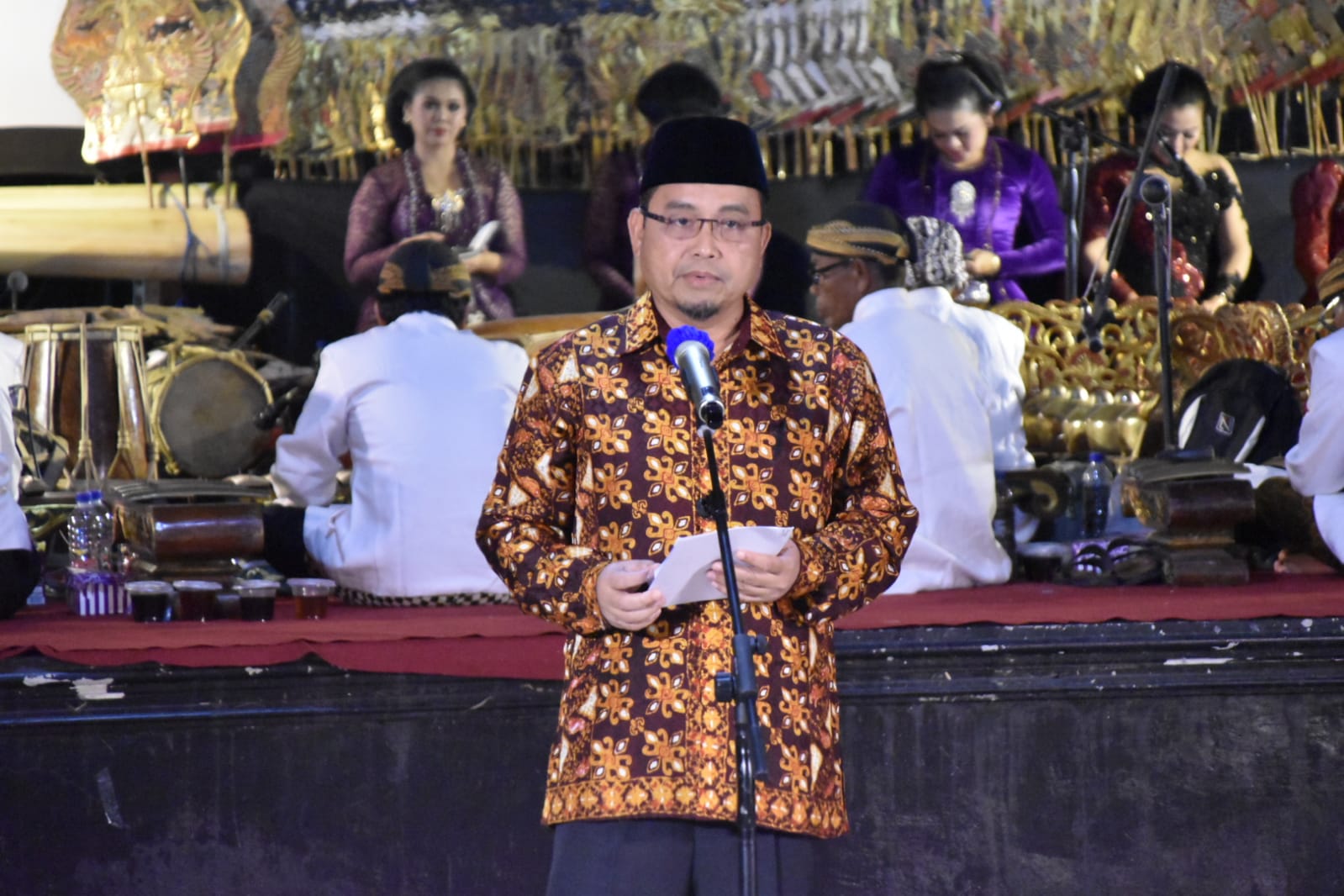 Asisten Adum Buka Pagelaran Seni Budaya Kalteng Dipadu Dengan Wayang Kulit