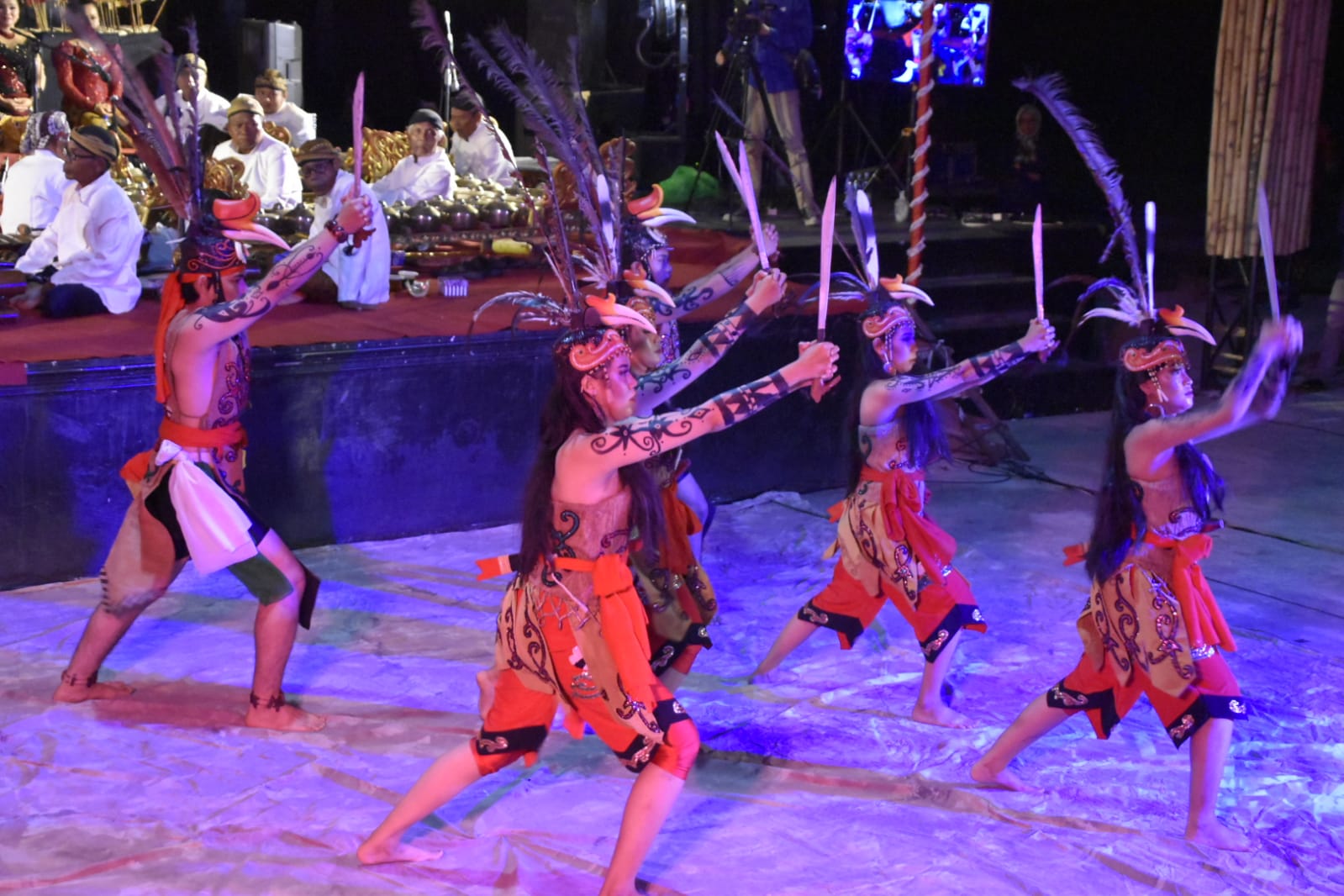 Asisten Adum Buka Pagelaran Seni Budaya Kalteng Dipadu Dengan Wayang Kulit