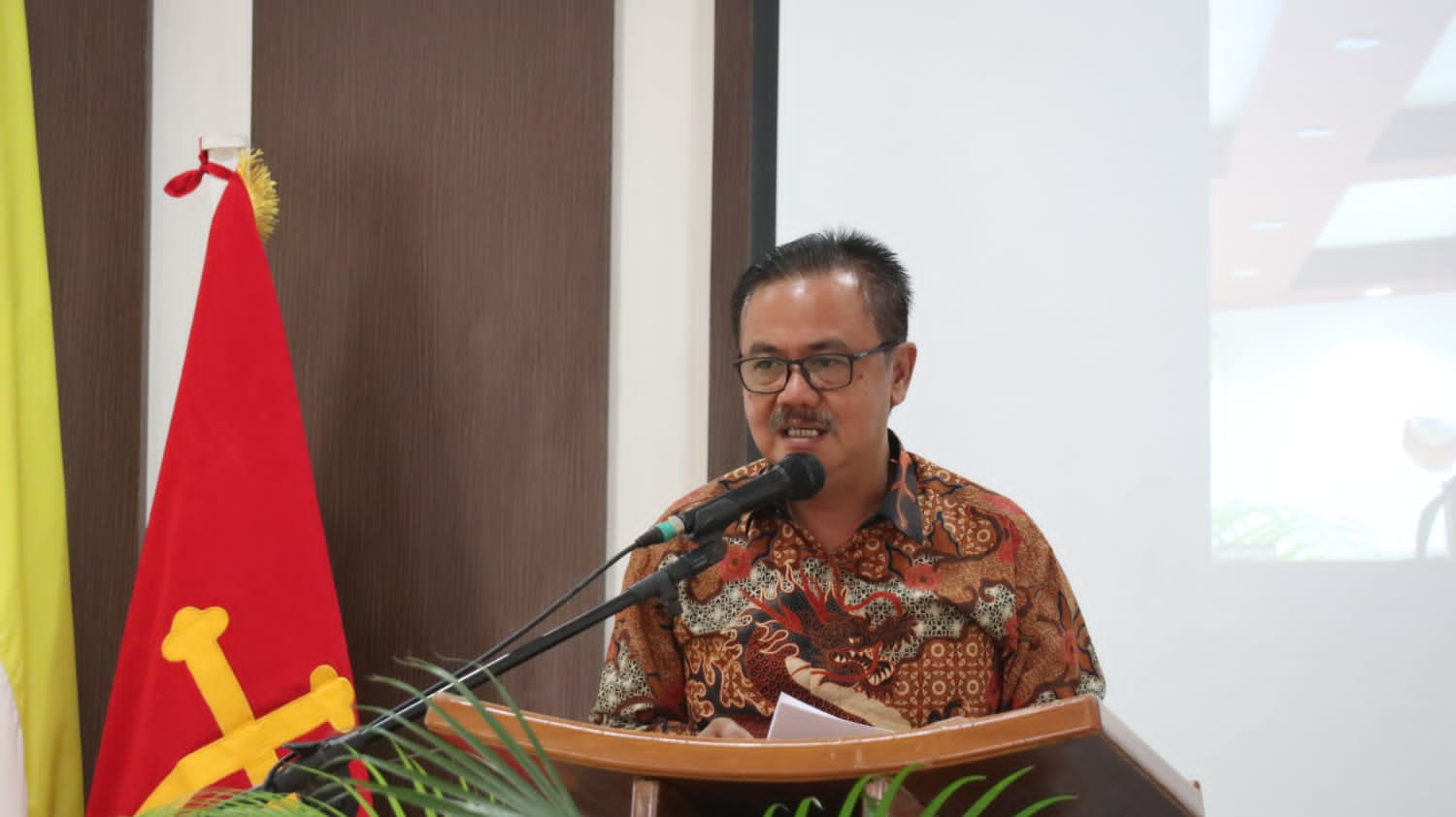 Sahli Herson B Aden Secara Resmi Buka Seminar Nasional dan Konsolidasi Umat Dalam Rakerda Pemuda Katolik Komisariat Daerah Kalteng