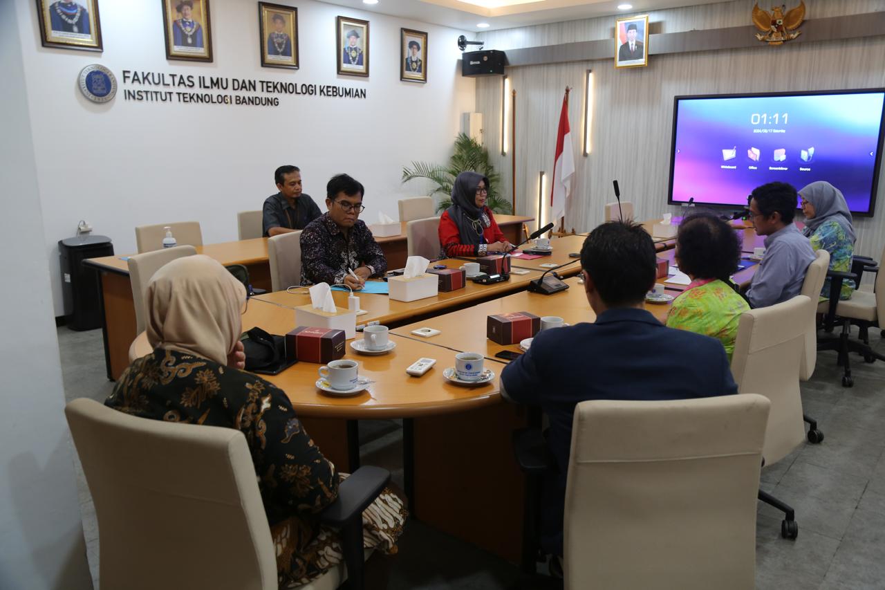 Pemprov Kalteng Tandatangani PKS dengan Fakultas Ilmu dan Teknologi Kebumian ITB