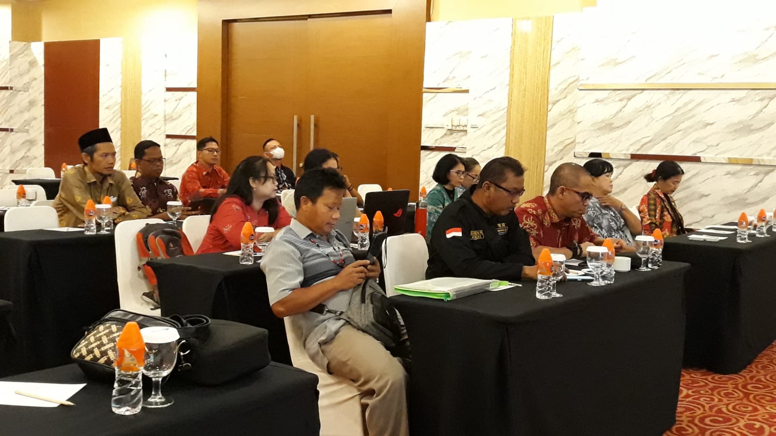 Kadisbun Prov. Kalteng Buka Rapat Pembentuan SK Tim Penyusun RAD Kelapa Sawit Berkelanjutan