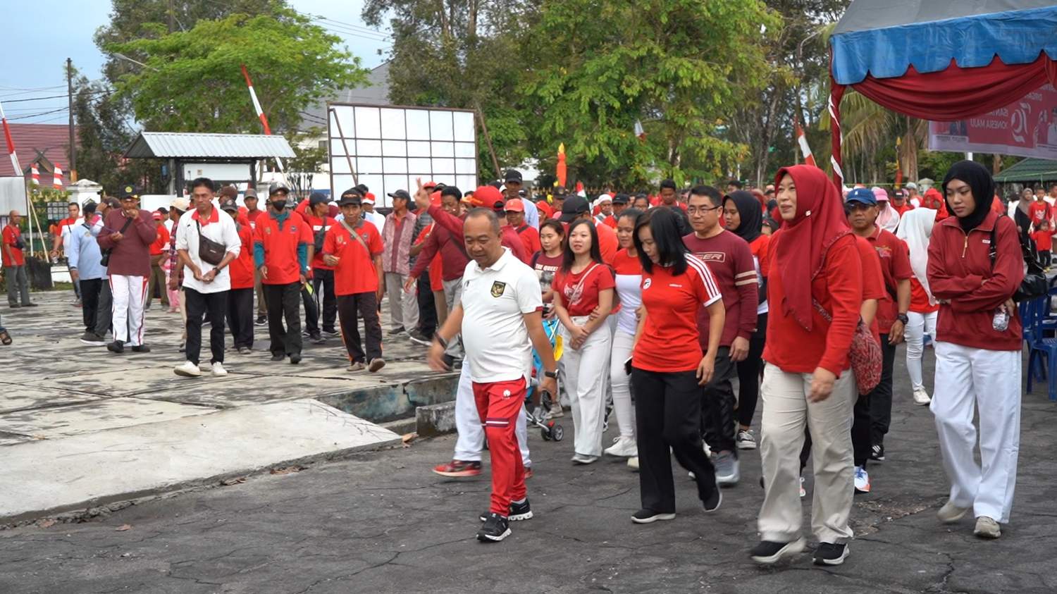 DLH Prov. Kalteng Gelar Pasar Murah dan Jalan Sehat