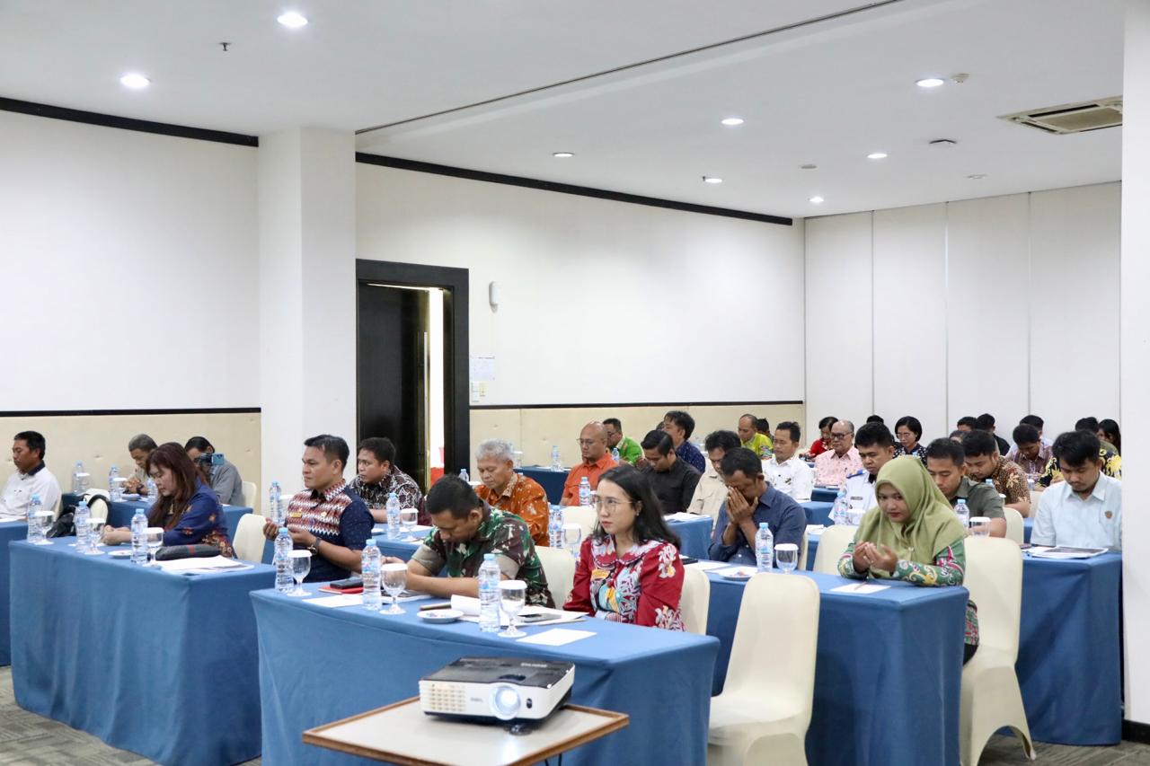 Sekretaris DLH Prov Kalteng Noor Halim Buka Konsultasi Publik Rapergub Kalteng Tentang Rencana Induk dan Sistem Informasi Pengendalian Kebakaran Lahan