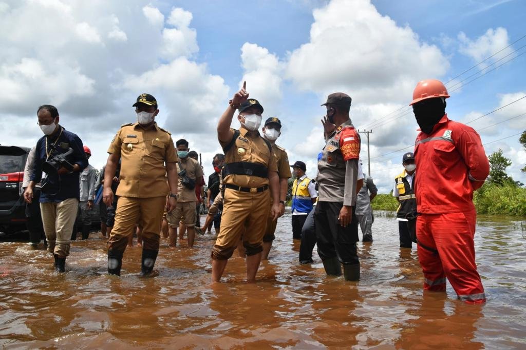 Pemprov Kalteng Beli Beras Dari Bulog Sebanyak 2.000 Ton Untuk Masyarakat Terdampak Banjir