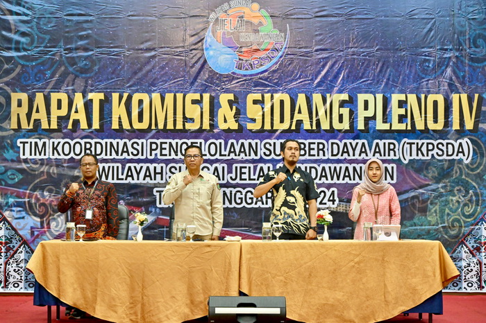 Kepala Bappedalitbang Leonard S. Ampung Buka Rapat Komisi dan Sidang Pleno IV TKPSDA Wilayah Sungai Jelai-Kendawangan