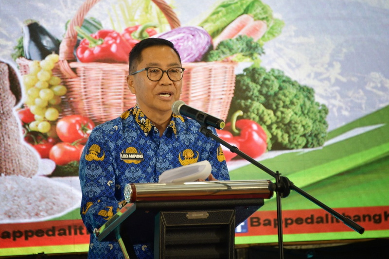 Kepala Bappedalitbang Leonard S Ampung Buka Rapat Konsultasi Regional Produk Domestik Regional Bruto