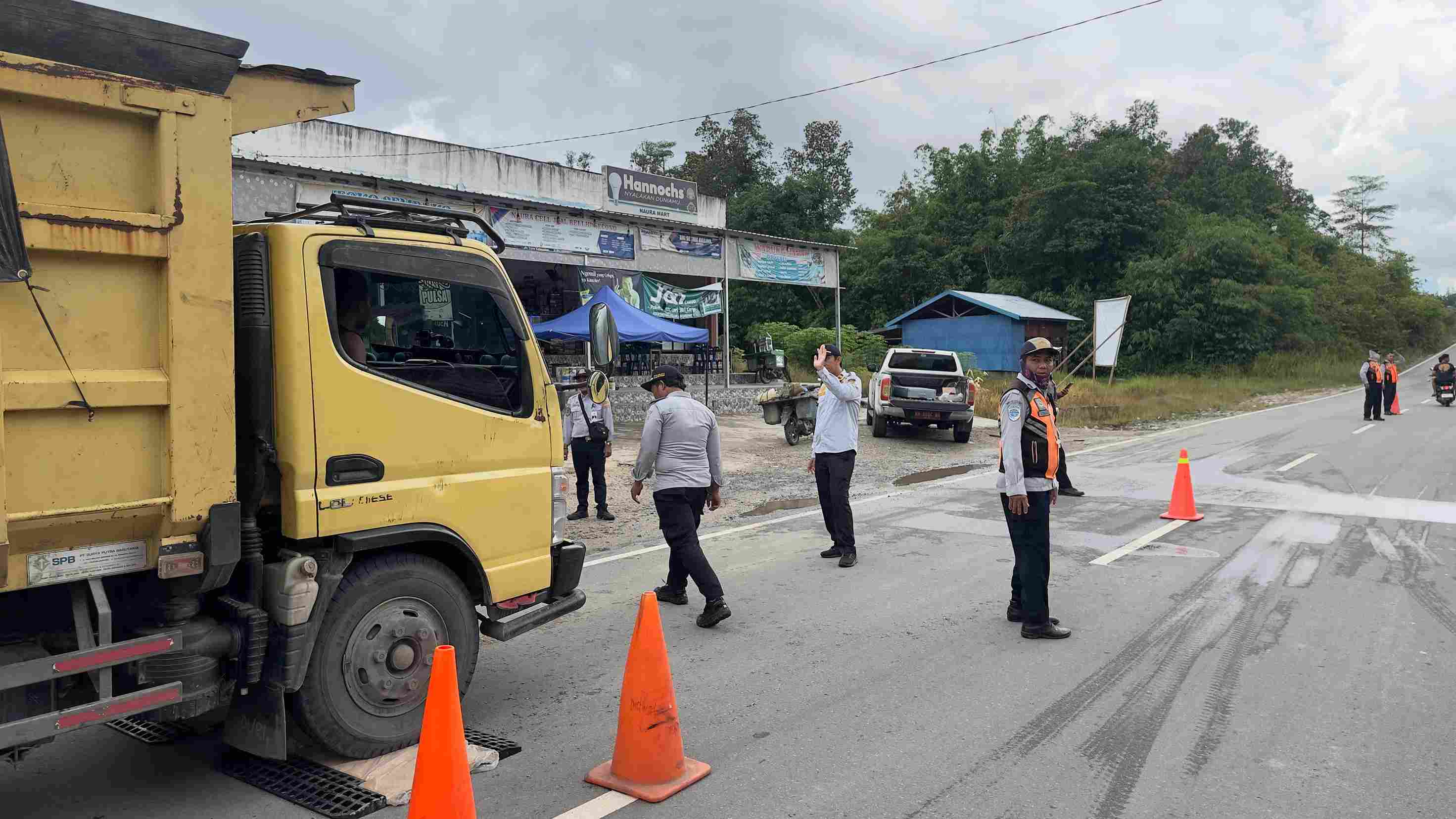 Dishub Prov. Kalteng Laksanakan Penegakkan Hukum Secara Terpadu Untuk Angkutan Barang