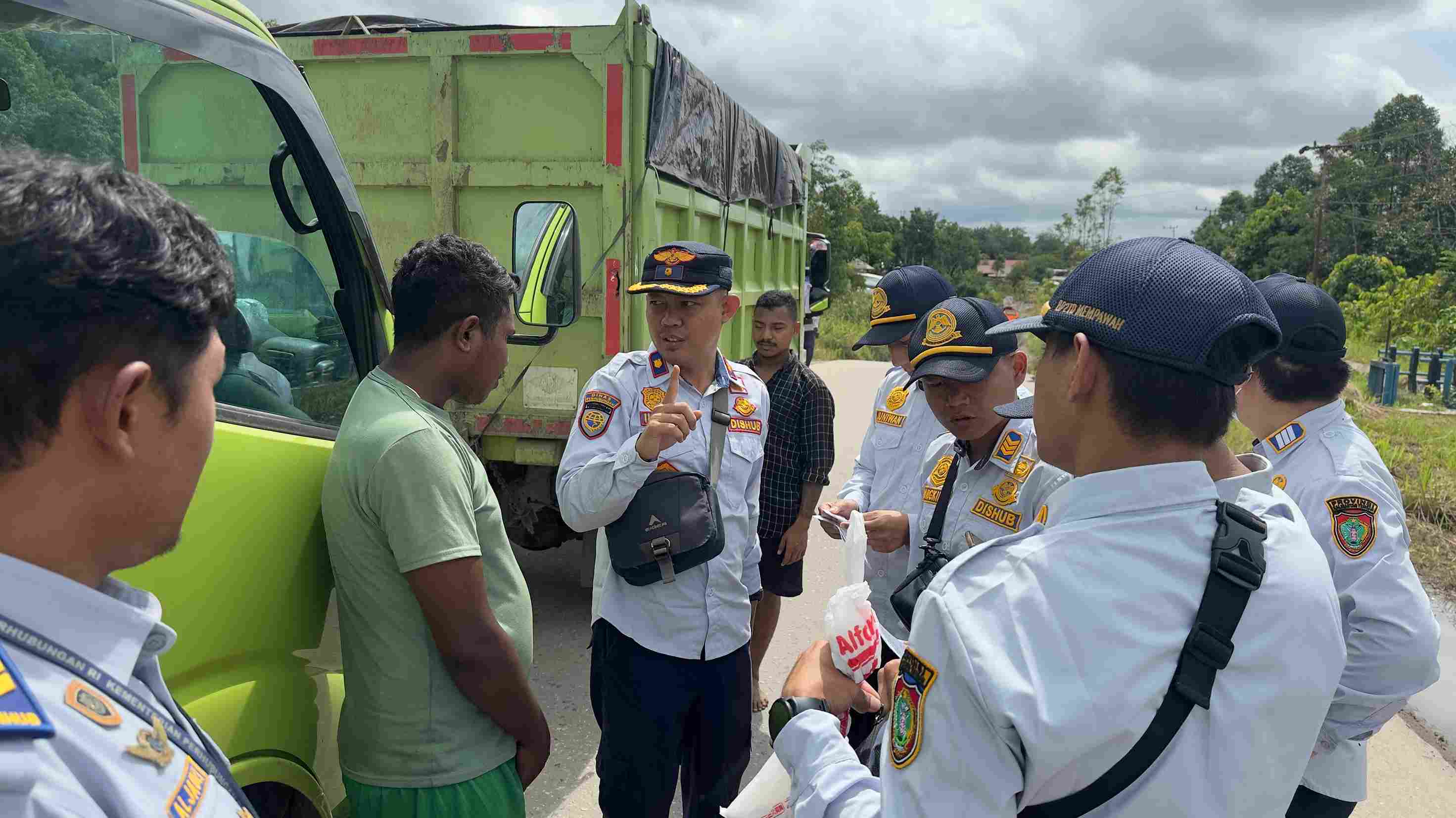 Dishub Prov. Kalteng Laksanakan Penegakkan Hukum Secara Terpadu Untuk Angkutan Barang