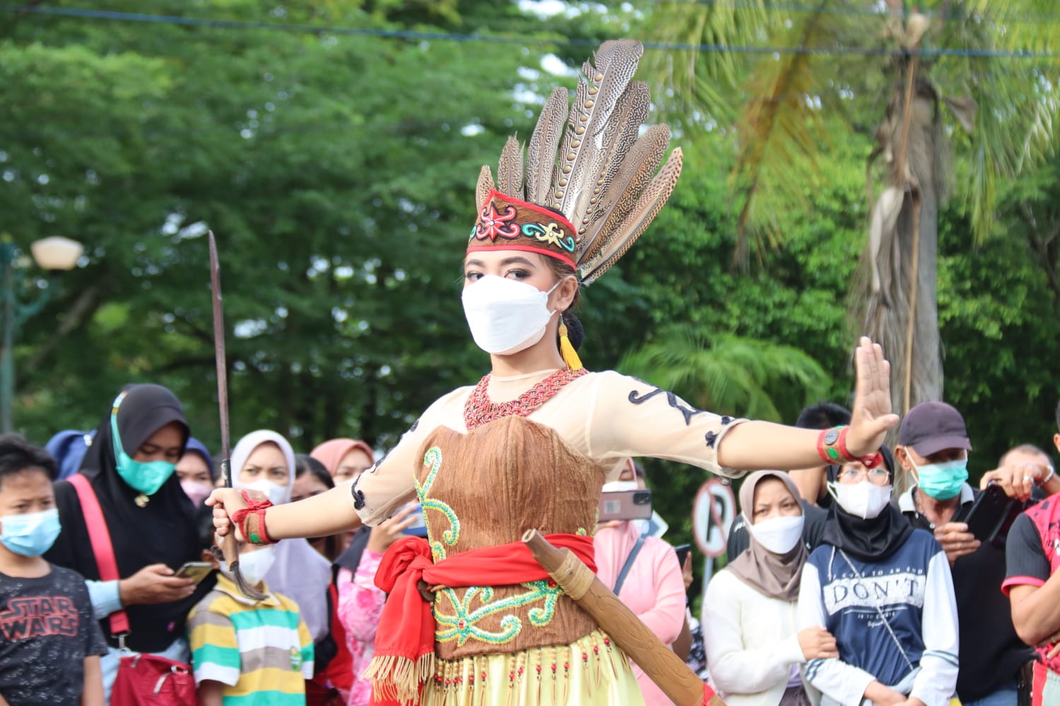 Sanggar Dan Paguyuban Tampikan Aksi Di Area CFD Bundaran Besar Palangka Raya