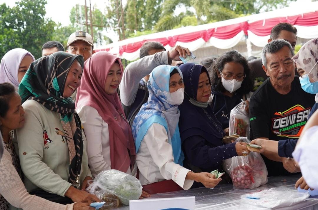 Asisten Ekbang Sri Widanarni Buka Bazar Gerakan Pangan Murah