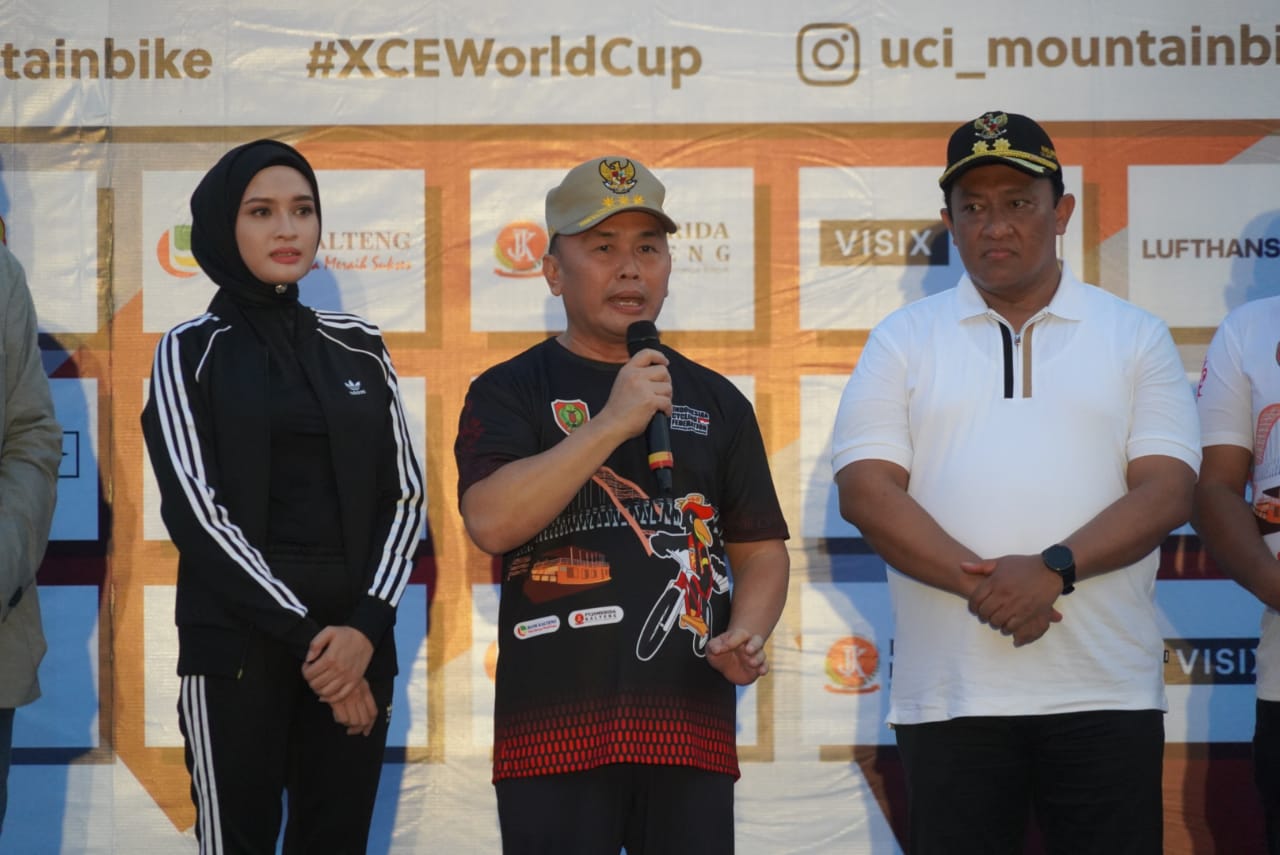 Gubernur Kalteng Sugianto Sabran Ikut Saksikan UCI Mountain Bike (MTB) Eliminator Cup 2024