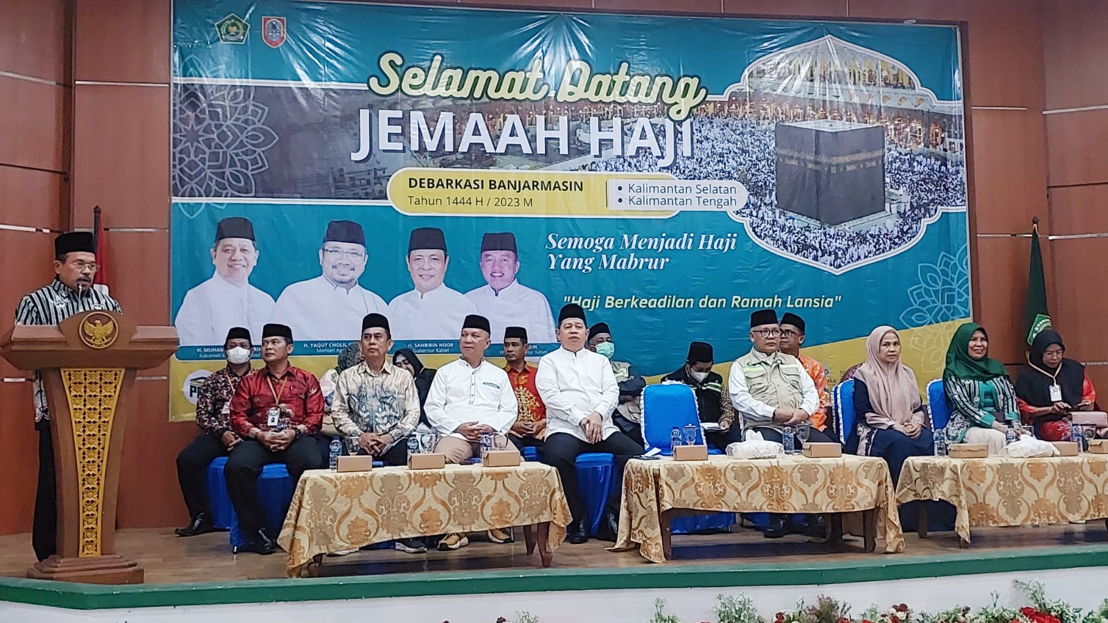 Sekda Prov. Kalteng  Sambut Kedatangan Jemaah Haji Prov. Kalteng Kloter BDJ-07 Tahun 1445 H / 2023 M di Aula Jeddah Asrama Haji Embarkasi