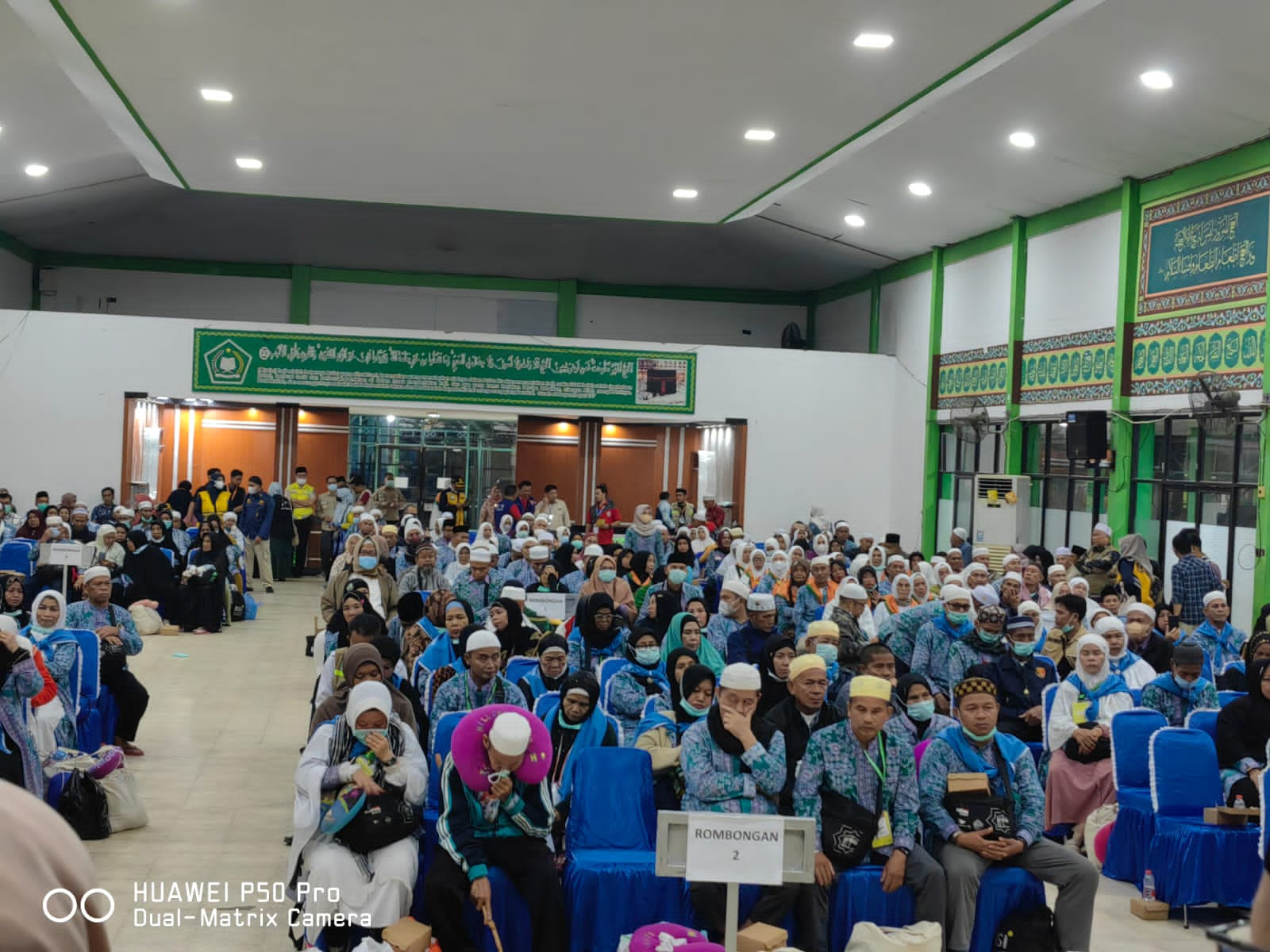 Sekda Prov. Kalteng  Sambut Kedatangan Jemaah Haji Prov. Kalteng Kloter BDJ-07 Tahun 1445 H / 2023 M di Aula Jeddah Asrama Haji Embarkasi