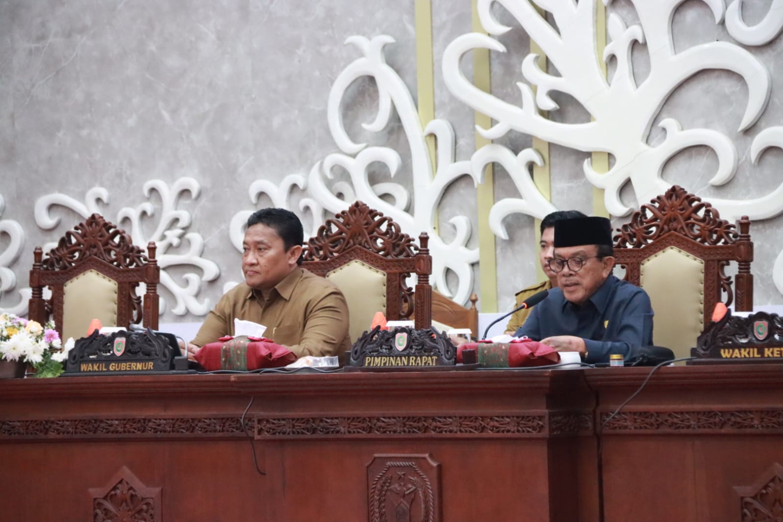 Wagub Kalteng Edy Pratowo Sampaikan Pidato Penjelasan/Jawaban Gubernur atas Pemandangan Umum Fraksi-Fraksi DPRD