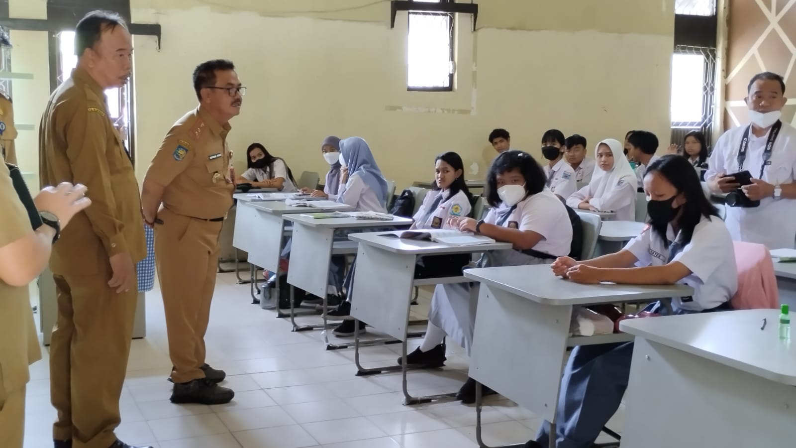 Plt. Kepala Disdik Prov. Kalteng Lakukan Visitasi ke Sejumlah Sekolah