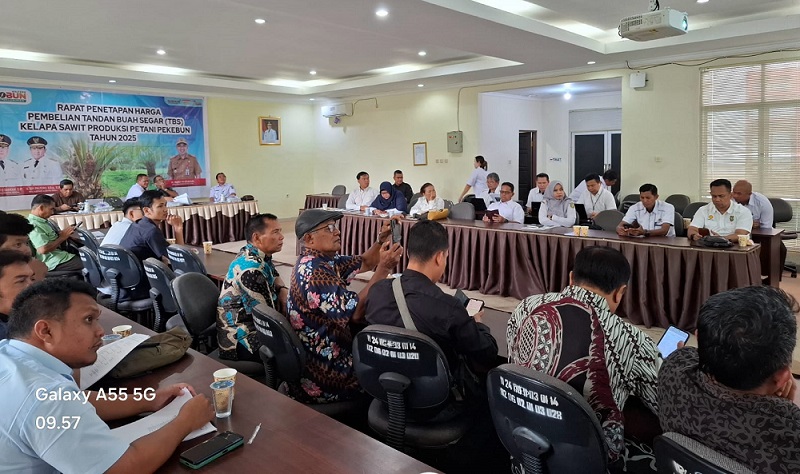 Disbun Prov. Kalteng Gelar Rapat Penetapan Harga Pembelian TBS Kelapa Sawit Produksi Pekebun Untuk Menghitung Indeks K dan Harga Periode I Pada Februari 2025