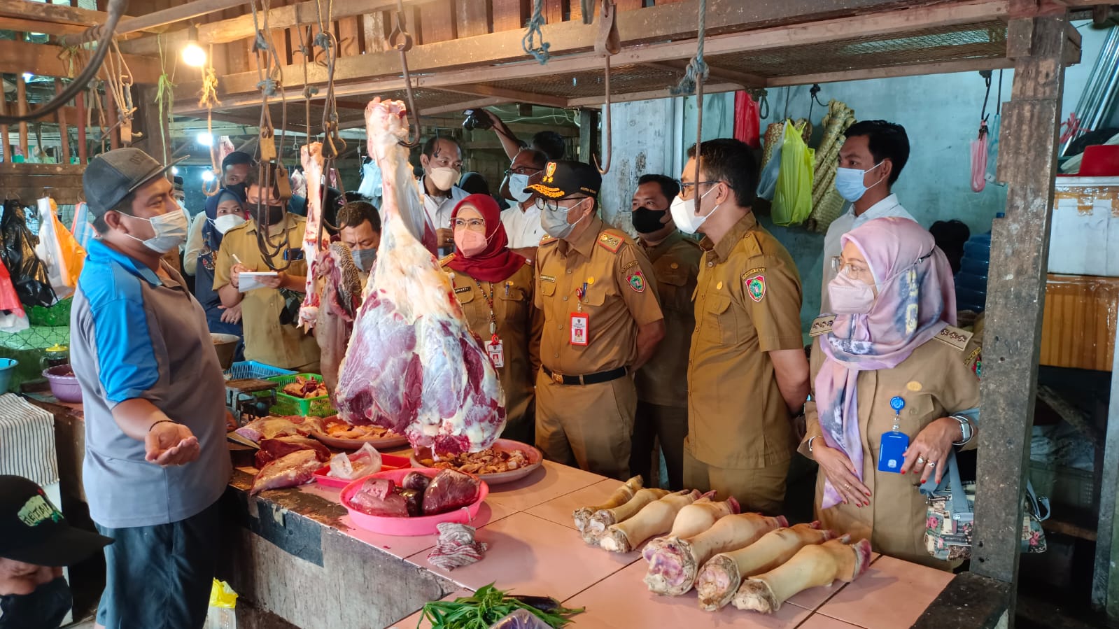 Tim Satgas Pangan Dan TPID Prov. Kalteng Turun Sidak Ke Pasar Besar