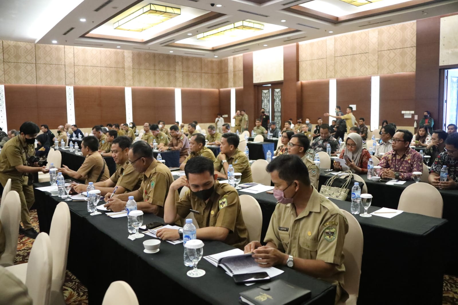 Asisten Ekbang Leonard S. Ampung Buka Rakor Pelaksanaan Tanah Objek Reforma Agraria Prov. Kalteng