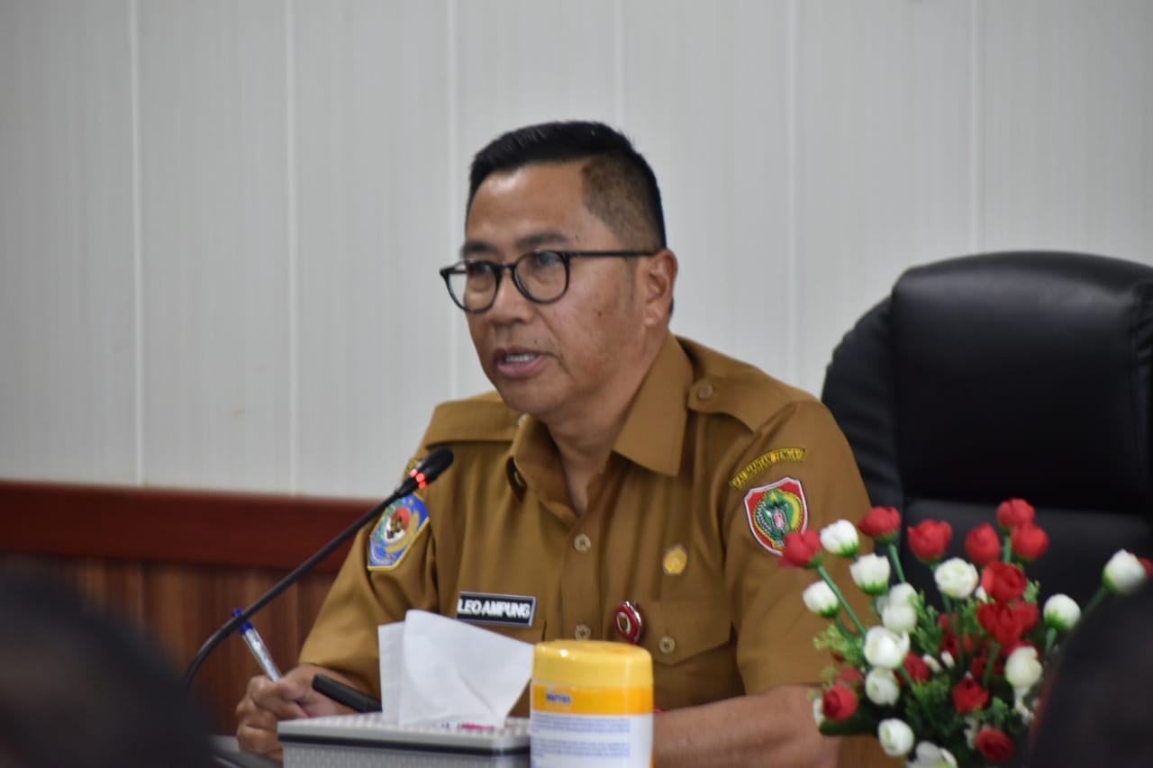 Asisten Ekbang Leonard S. Ampung Pimpin Rapat Persiapan Menjaga Stabilitas Harga dan Ketersediaan Kebutuhan Pokok