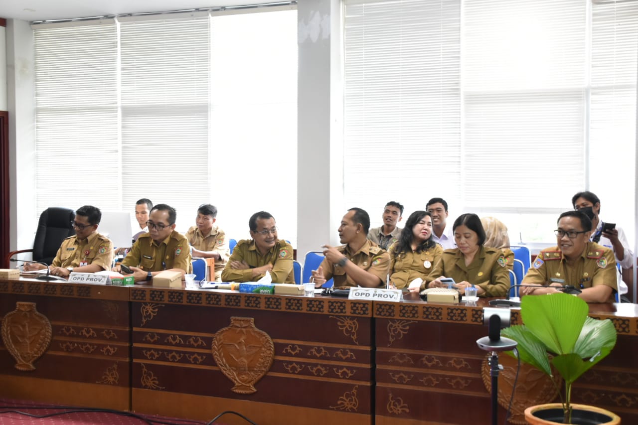 Asisten Ekbang Leonard S. Ampung Pimpin Rapat Persiapan Menjaga Stabilitas Harga dan Ketersediaan Kebutuhan Pokok