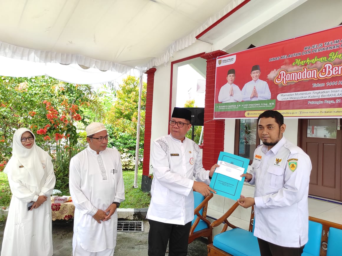 Majelis Talim Assamkiyah Dislutkan Prov. Kalteng Bagikan Paket Sembako Berkah