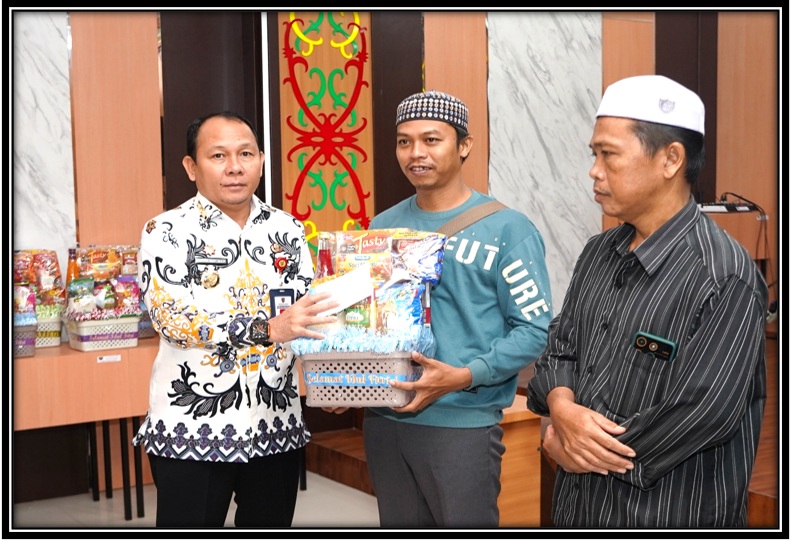 Majelis Taklim DPMPTSP Prov. Kalteng Gelar Kegiatan Berbagi untuk Sesama