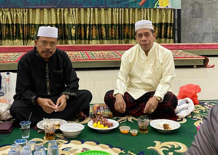 Sekda Prov. Kalteng Nuryakin Laksanakan Iktikaf di Masjid Raya Darussalam Palangka Raya