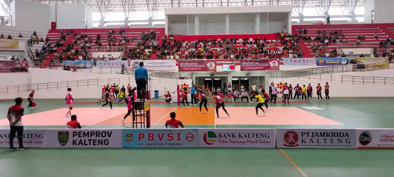 Peserta Tim Voli Kejuaraan Gubernur Cup Bola Voli Antar Klub Tingkat Nasional Memberi Pujian Terhadap GOR Indoor Serbaguna Palangka Raya