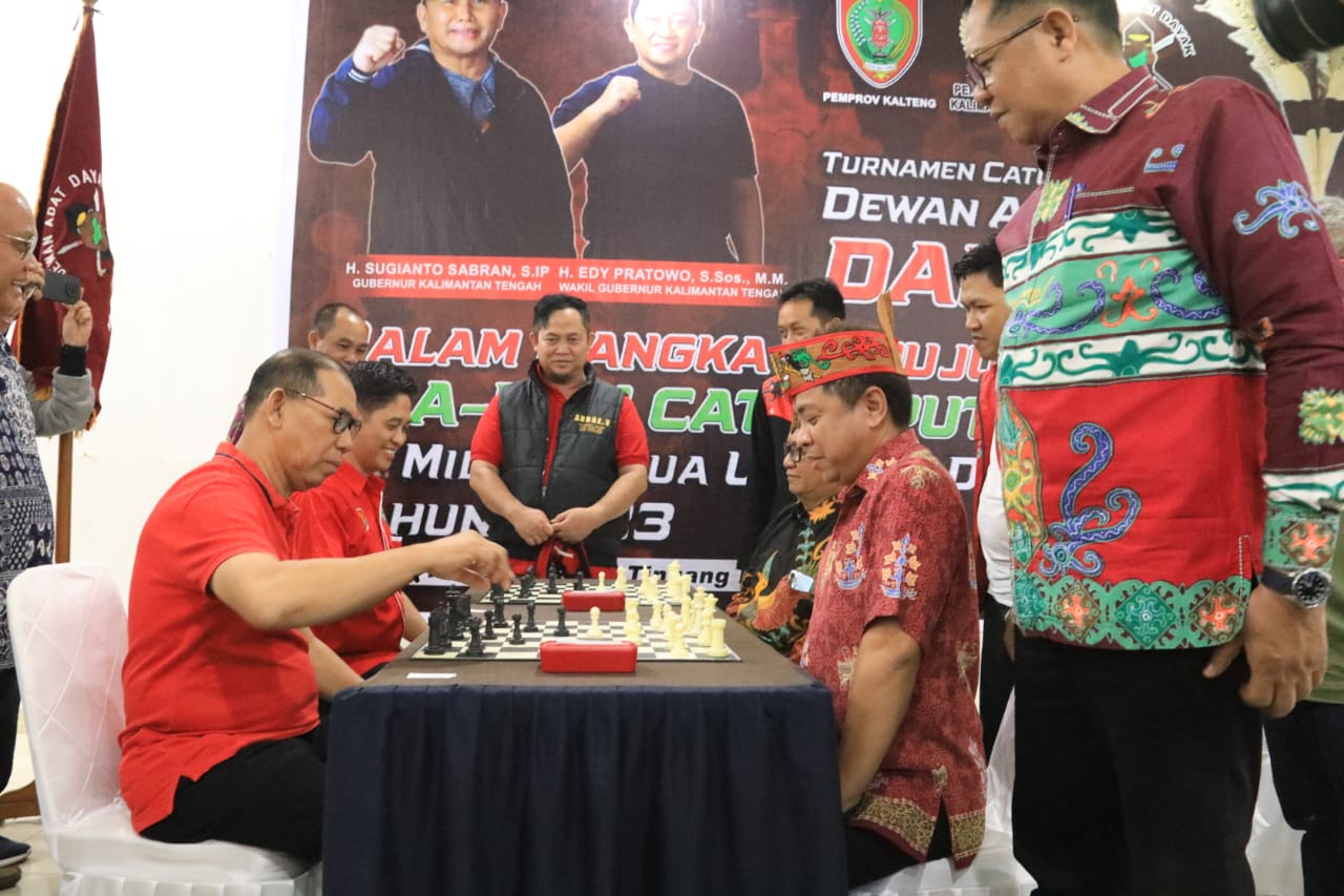 Kadispora Prov. Kalteng Buka Secara Resmi Turnamen Catur Dewan Adat Dayak (DAD) Cup Tahun 2023