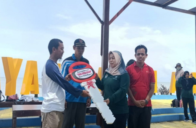 DLH Kobar Serahkan Penambahan Sarana Dan Prasarana Berupa Pick Up Pendukung Pengelolaan Sampah