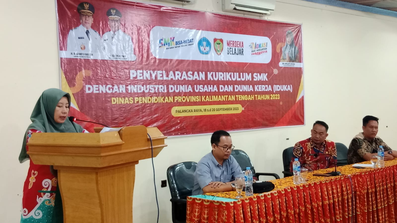 Plt. Kadisdik Hadiri Penyelarasan Kurikulum SMK