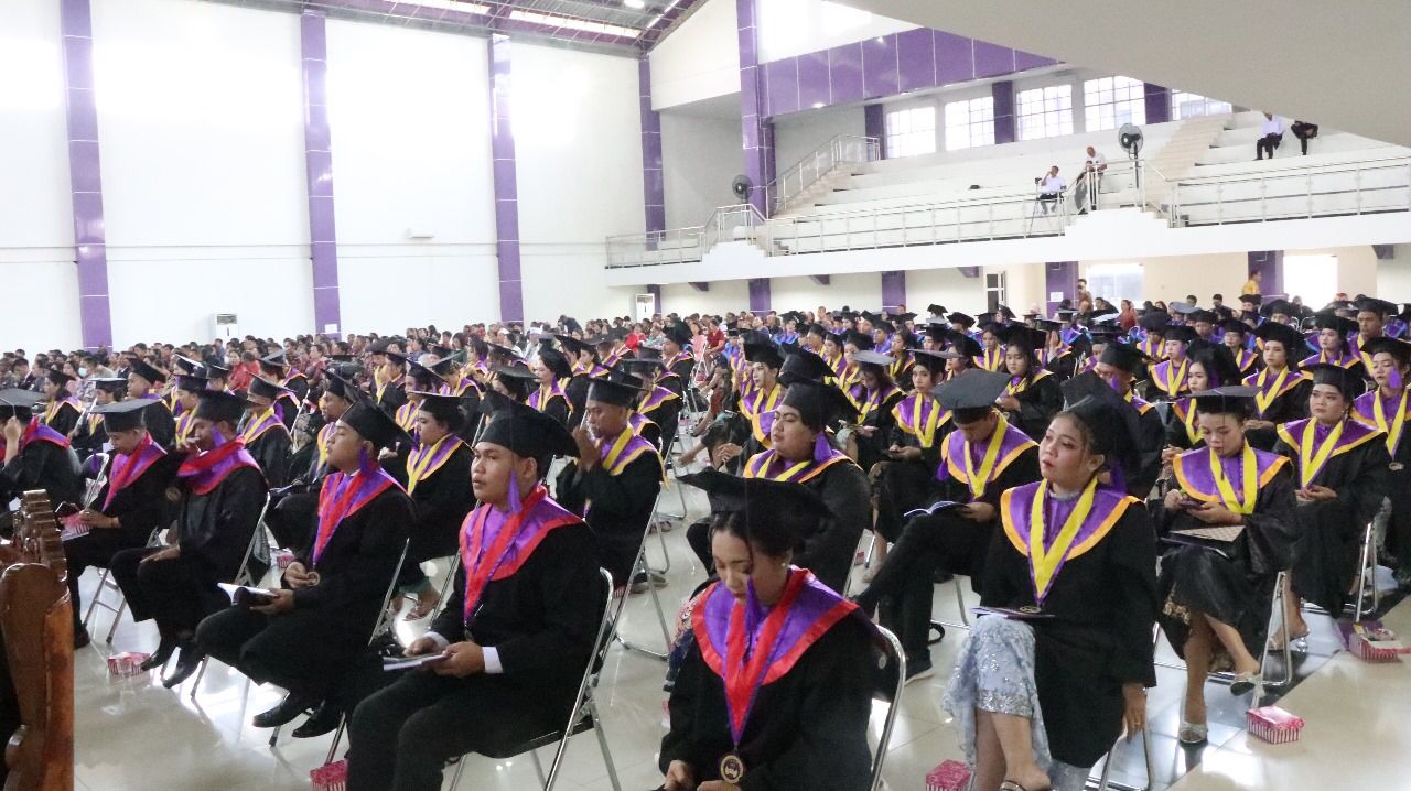 Sahli Herson B. Aden Hadiri Wisuda Sarjana XVII dan Pasca Sarjana IV Institut Agama Kristen Negeri