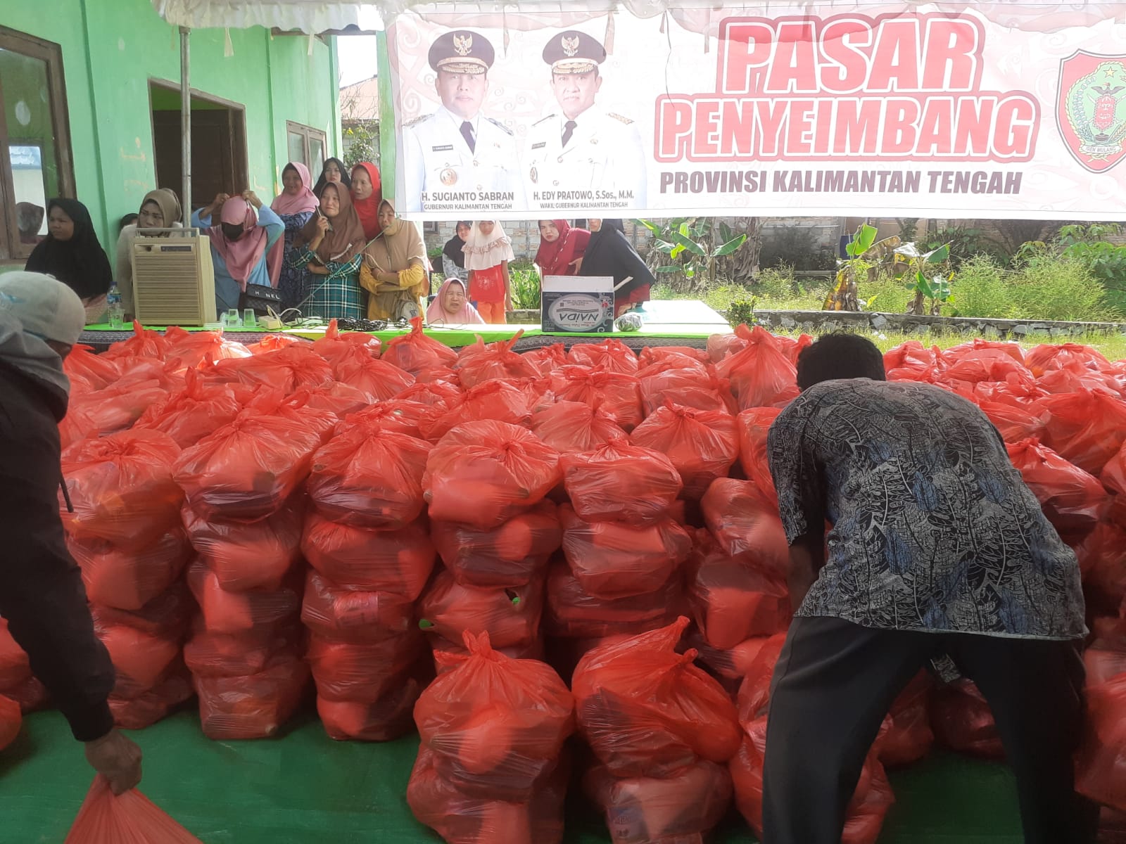 TPID Prov. Kalteng Gelar Pasar Penyeimbang Di Desa Pelangsian