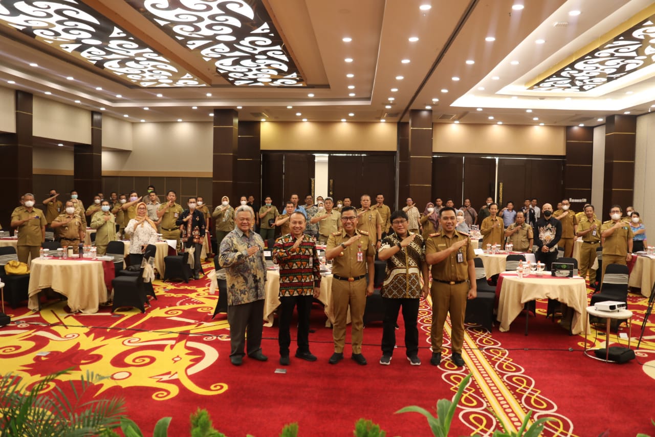 Asisten Ekbang Leonard S. Ampung Buka Workshop Rencana Aksi Daerah Perkebunan Kelapa Sawit Berkelanjutan Kalteng