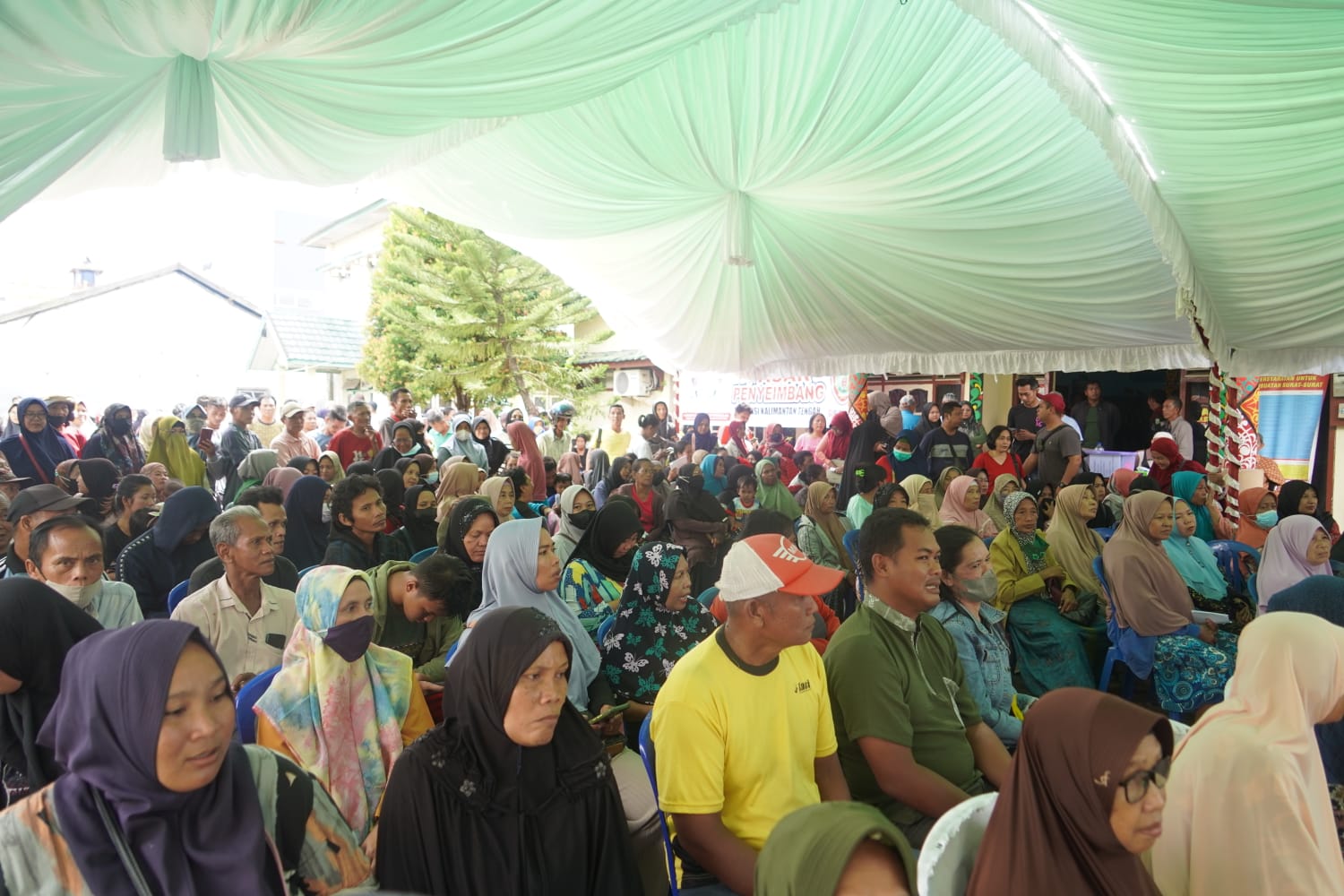 Gubernur Kalteng Sugianto Sabran Bersama Wagub Edy Pratowo Buka Pasar Penyeimbang