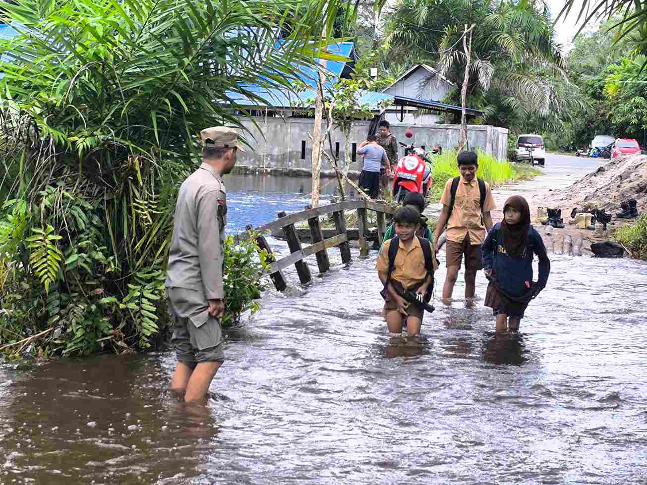 Satpol PP Prov. Kalteng Laksanakan Pemantauan Kondisi Banjir