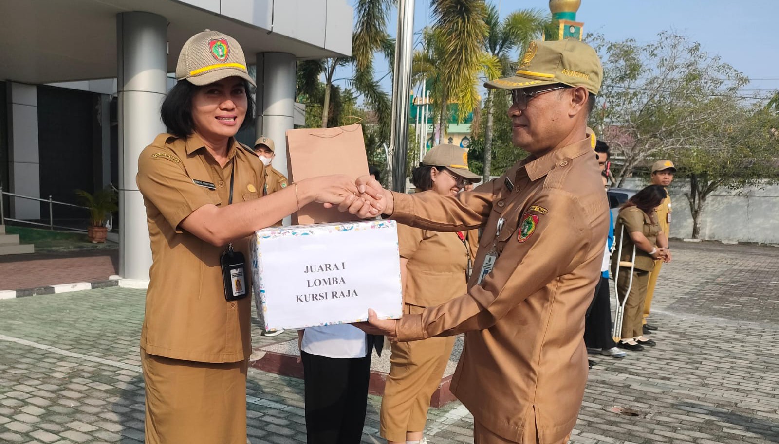 DPMPTSP Prov. Kalteng Adakan Acara Penyerahan Hadiah Kepada Para Pemenang Lomba Meriahkan HUT ke-78 RI