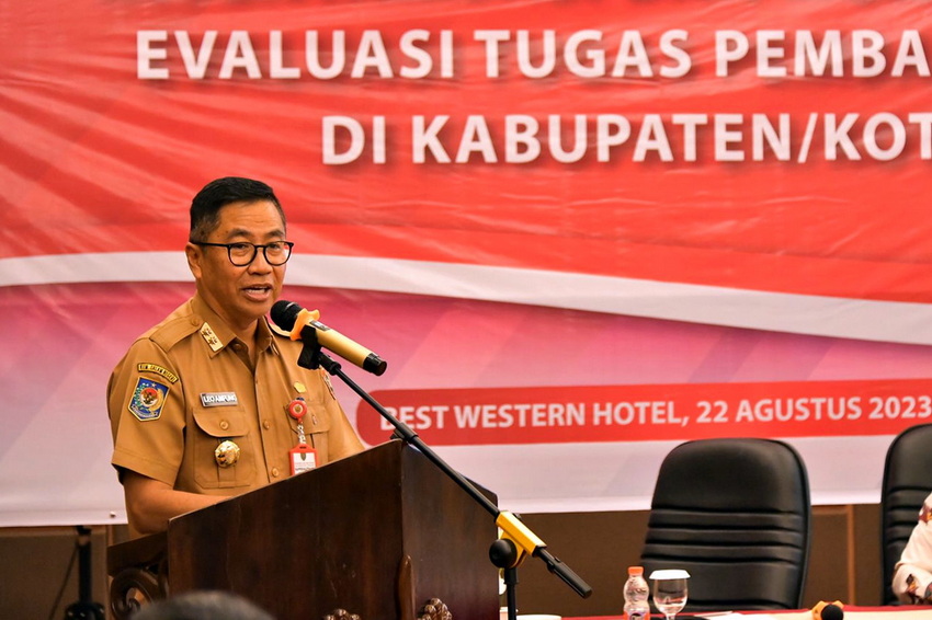 Kepala Bappedalitbang Prov. Kalteng Leonard S. Ampung Buka Rapat Inventarisasi dan Monitoring Tugas Pembantuan Kabupaten/Kota Tahun 2023