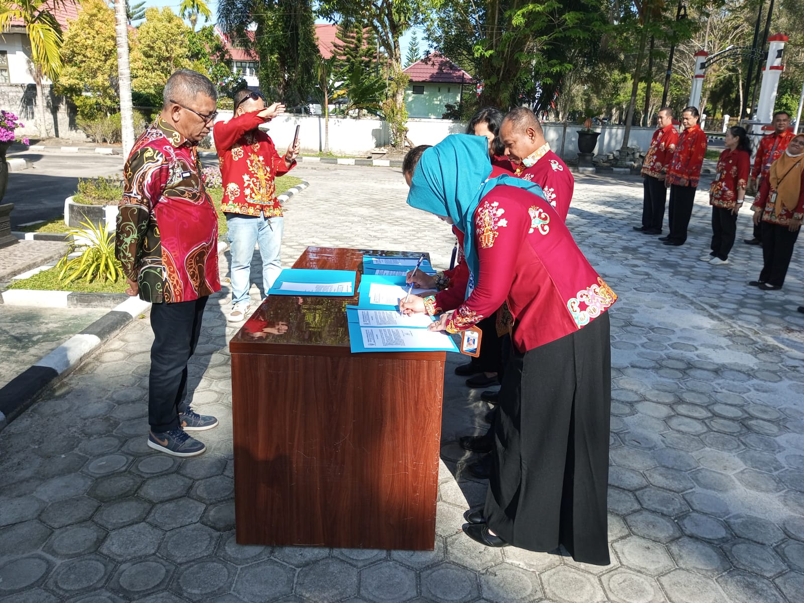 Badan Kesbangpol Prov. Kalteng Lakukan Penandatanganan Pakta Integritas dan Pengucapan Ikrar Netralitas Pegawai Aparatur Sipil Negara