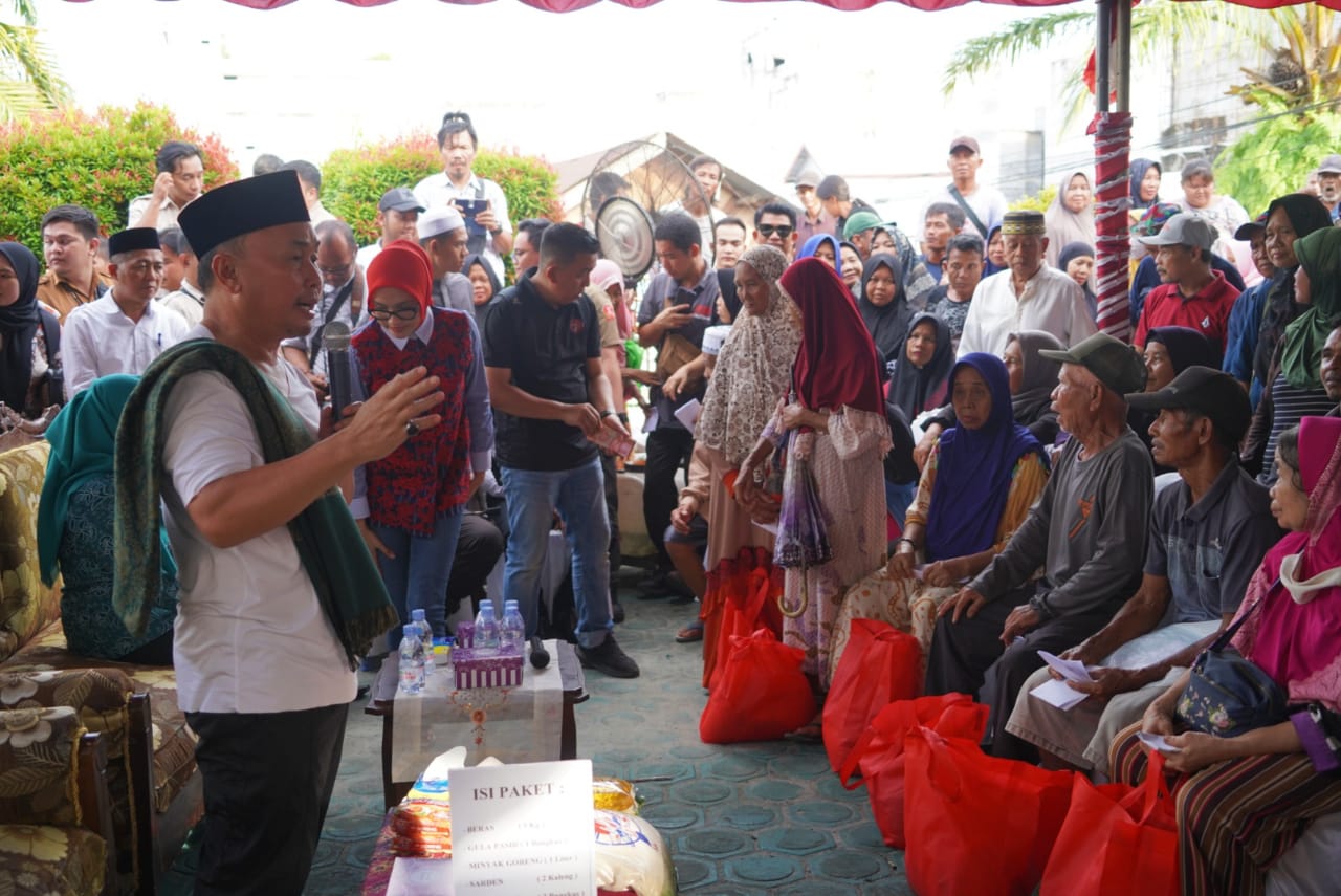 Beberapa Titik Lokasi, Gubernur Sugianto Sabran Didampingi Wagub Edy Pratowo Buka Pasar Penyeimbang di Kabupaten Kotim dan Kabupaten Katingan