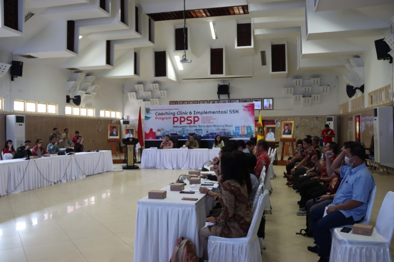 Asisten Ekbang Setda Prov. Kalteng Buka Secara Resmi Coaching Clinic 6 Implementasi Strategi SSK Program PPSP Kabupaten Barito Timur dan Murung Raya