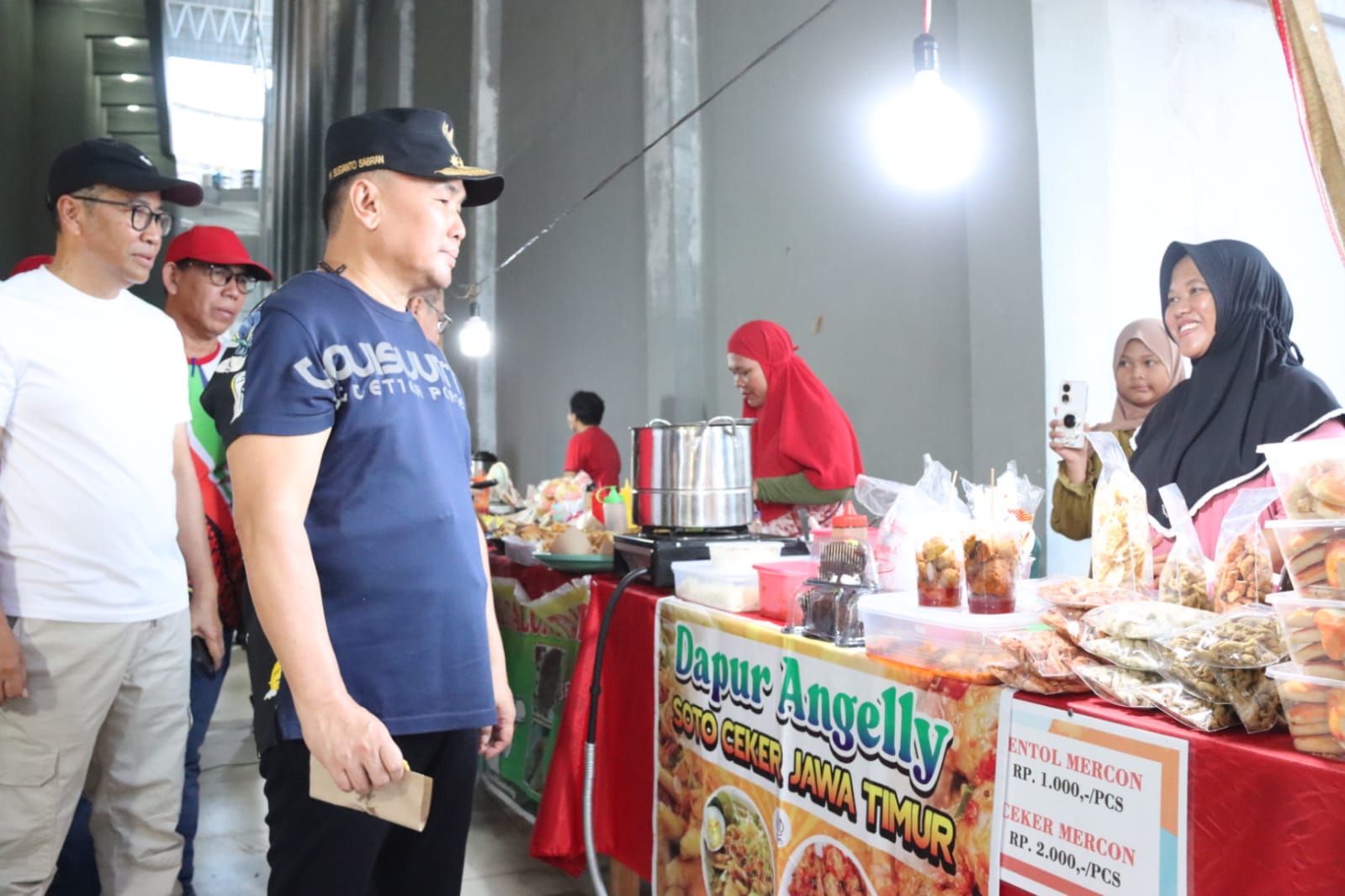 Gubernur Kalteng Sugianto Sabran Tinjau UMKM yang Ikut Ramaikan Kejurnas Voli