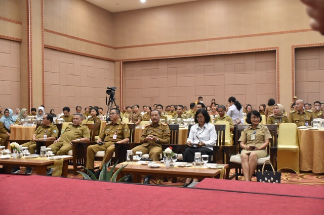 Kepala Bappedalitbang Prov. Kalteng Leonard S. Ampung Buka Forum Rancangan Teknokratik RPJMD