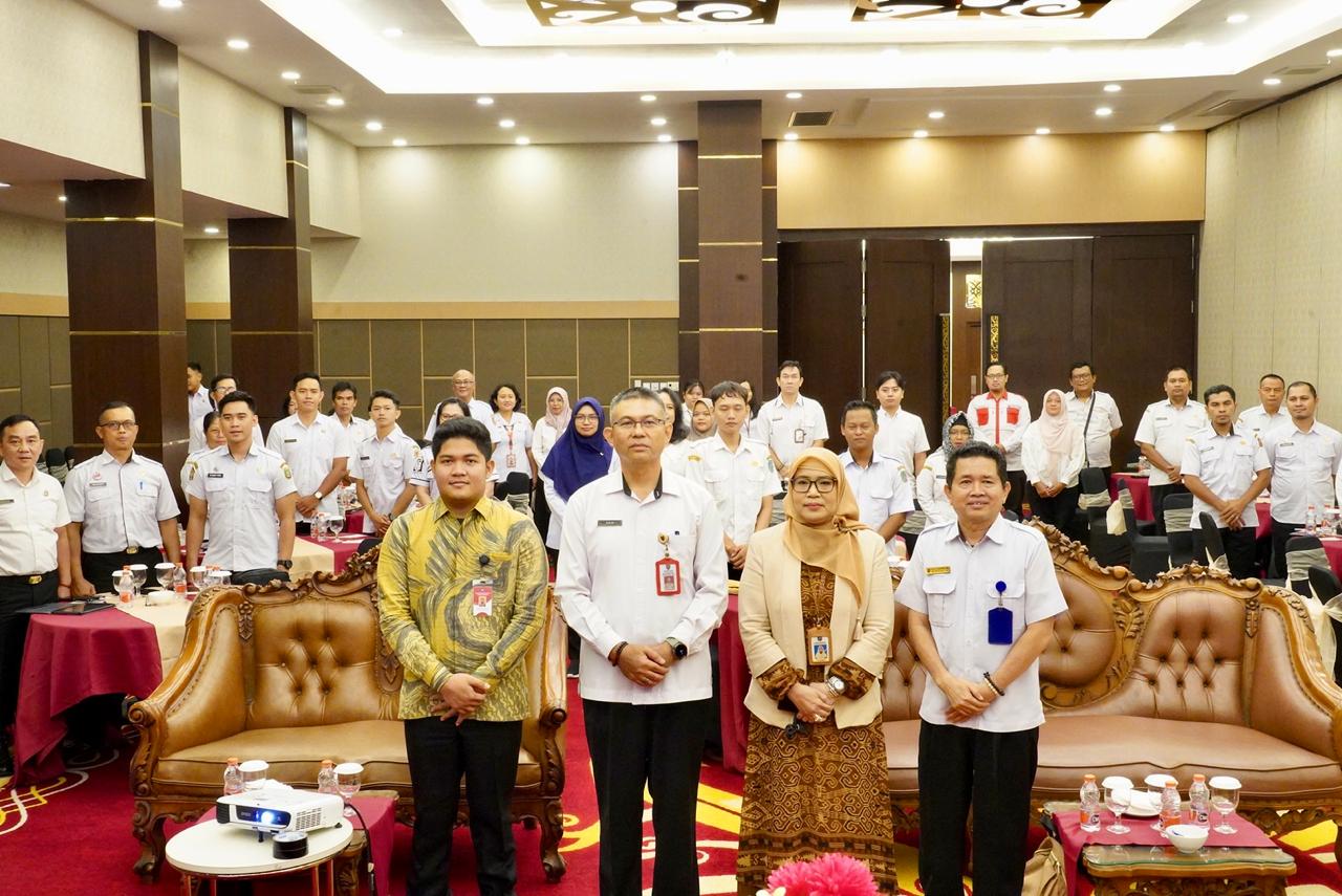 Plh Sahli Pemkumpol Ahmad Husain Buka Rapat Evaluasi Kerja Sama Daerah di Provinsi Kalteng