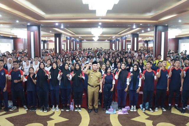 Gubernur Kalteng Sugianto Sabran Buka Penyuluhan Penyiapan Tenaga Kerja Siap Pakai Bagi Siswa-Siswi SMA dan SMK