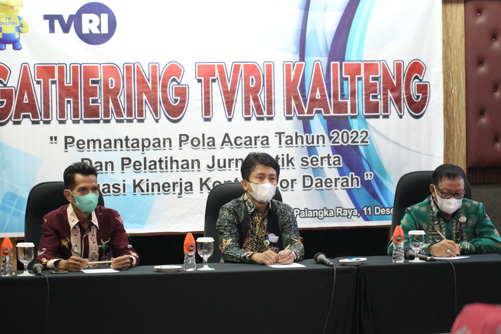 Kasi Kehumasan Diskominfosantik Prov. Kalteng Arbandigana Buka Gathering In-House Training Jurnalistik Produser, Penyiar dan Kameramen TVRI Stasiun Kalteng