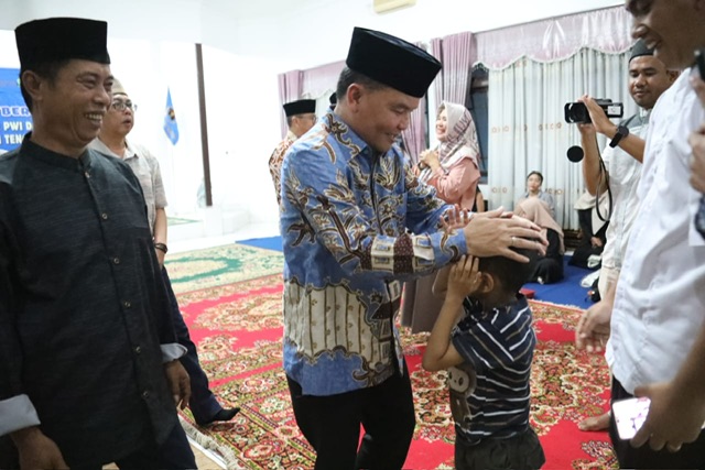 Gubernur Kalteng Agustiar Sabran Bersama Wagub Kalteng Edy Pratowo Hadiri Buka Puasa Bersama Keluarga Besar PWI dan IKWI Prov. Kalteng