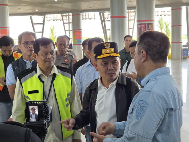 Gubernur Kalteng Agustiar Sabran Lakukan Monitoring dan Kunjungan ke Bandara Tjilik Riwut Pasca Dimulainya Operasional Posko Pusat Angkutan Lebaran 2025