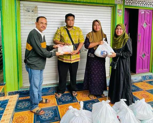 Sekda Prov. Kalteng Tinjau Langsung Lokasi Kebakaran dan Serahkan Bantuan Kepada Warga Terdampak