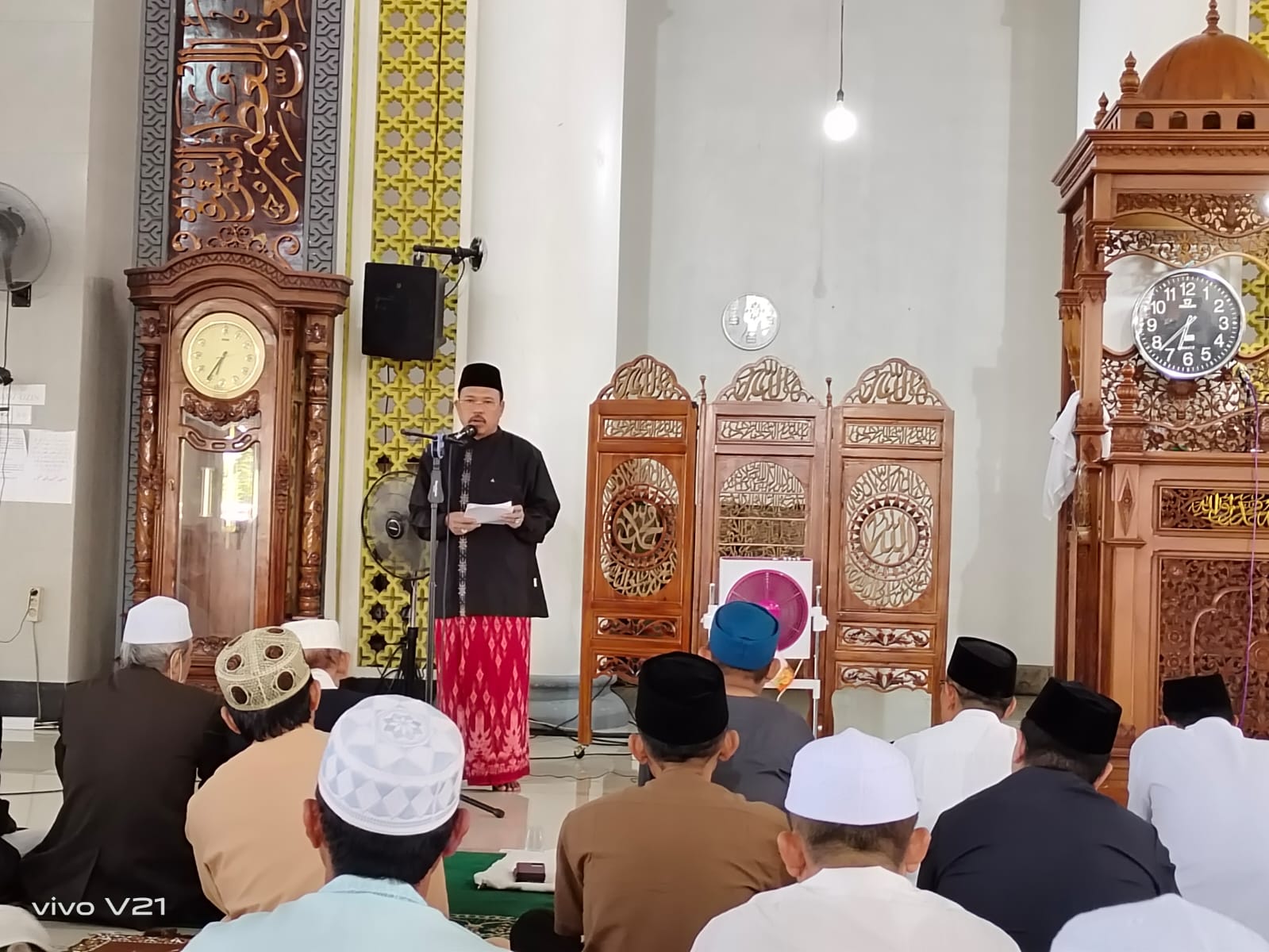 Sekda Prov. Kalteng Laksanakan Salat Idul Fitri 1444 H di Masjid Agung Al Istiqlal